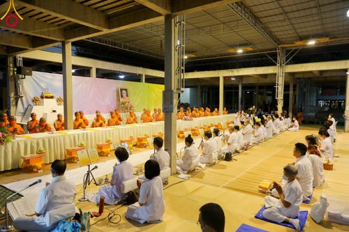 ภาพ No.105994:พิธีถวายภัตตาหารเป็นสังฆทาน แด่คณะพระธรรมยาตราฯ ในโครงการธรรมยาตรากตัญญูบูชา มหาปูชนียาจารย์ พระมงคลเทพมุนี(สด จนฺทสโร) พระผู้ปราบมาร อนุสรณ์สถาน 7 แห่ง ปีที่ 12 วันที่ 3 มกราคม พ.ศ. 2567 ณ อนุสรณ์สถานโลตัสแลนด์ จ.สุพรรณบุรี