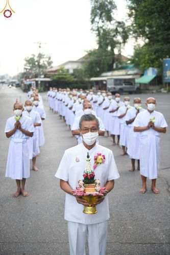 ภาพ No.65502:พิธีเวียนประทักษิณ และขอขมามอบผ้าไตร รุ่นบูชาธรรมมหาปูชนียาจารย์  ปี ๒๕๖๕ ณ วัดพระพุทธบาทราชวรมหาวิหาร  อ.พระพุทธบาท จ.สระบุรี วันเสาร์ที่ ๒๐ พฤศจิกายน พ.ศ. ๒๕๖๕