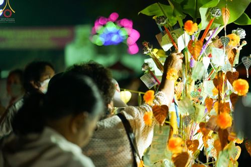 ภาพ No.70489:พิธีตักบาตรพระธรรมยาตราฯ ในโครงการธรรมยาตรากตัญญูบูชา มหาปูชนียาจารย์ พระมงคลเทพมุนี(สด จนฺทสโร) พระผู้ปราบมาร ปีที่ 11 ณ อนุสรณ์สถานลำดับที่ 2 สถานที่ตั้งมโนปณิธานบวชตลอดชีวิต อนุสรณ์สถานคลองบางนางแท่น อ.สามพราน จ.นครปฐม วันที่ 14 มกราคม พ.ศ. 2566