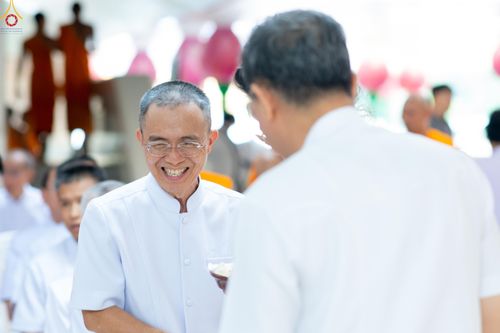 ภาพ No.330122:วันที่ 30 พฤษภาคม พ.ศ.2569 พิธีตัดปอยผมและปลงผม อุบาสกอุปสมบทอุทิศชีวิต 11 ท่าน ณ โบสถ์พระไตรปิฎก วัดพระธรรมกาย จังหวัดปทุมธานี