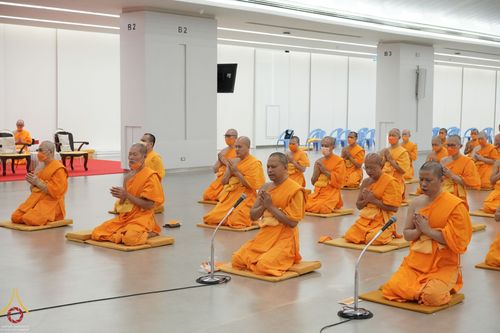 ภาพ No.67558:คณะสงฆ์วัดพระธรรมกาย และศูนย์ส่งเสริมทั่วโลกเจริญพระพุทธมนต์ และปฏิบัติธรรมเจริญสมาธิภาวนาเพื่อถวายพระพรชัยมงคลแด่ สมเด็จพระเจ้าลูกเธอ เจ้าฟ้าพัชรกิติยาภา นเรนทิราเทพยวดี กรมหลวงราชสาริณีสิรพัชร มหาวัชรราธิดา