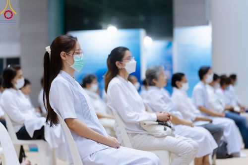 ภาพ No.90982:พิธีบำเพ็ญกุศลสวดพระอภิธรรม  อุบาสกถาวร พรหมถาวร (อุบาสกผู้ปั้นพระ) คืนที่ 6 วันพฤหัสบดีที่ 19 ตุลาคม พ.ศ. 2566 ณ ห้องแก้วสารพัดนึก 1 สภาธรรมกายสากล วัดพระธรรมกาย จ.ปทุมธานี