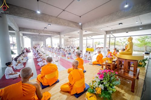 ภาพ No.65642:พิธีปลงผมและพิธีขอขมา มอบบาตรกับผ้าไตร ในโครงการอุปสมบทบูชาธรรม มหาปูชนียาจารย์ประจำปี 2565 ณ ศูนย์ปฎิบัติธรรมสมุทรปราการ(บางบ่อ)  วันอาทิตย์ที่ 20 พฤศจิกายน พ.ศ. 2565