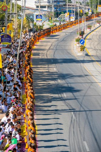 ภาพ No.105618:พิธีต้อนรับพระธรรมยาตรา ในโครงการธรรมยาตรากตัญญูบูชา มหาปูชนียาจารย์ พระมงคลเทพมุนี(สด จนฺทสโร) พระผู้ปราบมาร อนุสรณ์สถาน 7 แห่ง ปีที่ 12 วันที่ 3 มกราคม พ.ศ. 2567 ณ อนุสรณ์สถานโลตัสแลนด์ จ.สุพรรณบุรี