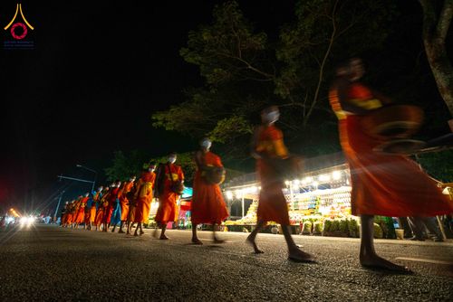 ภาพ No.285863:วันเสาร์ที่ 13 ธันวาคม พ.ศ.2568 พิธีตักบาตรพระภิกษุสามเณร 1,000 รูป ณ บริเวณหน้าอุทยานแห่งชาติเขาใหญ่ อำเภอปากช่อง จ.นครราชสีมา