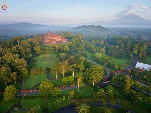ภาพ No.68571:พระภิกษุสามเณรธรรมทายาท ปฎิบัติธรรม ณ มหาเจดีย์บรมพุทโธ ประเทศอินโดนีเซีย วันที่ 26 ธันวาคม พ.ศ. 2565