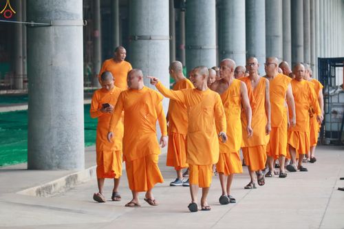 ภาพ No.322534:วันที่ 17 เมษายน พ.ศ.2569 การเรียงกล่องไทยธรรม เรียงน้ำดื่ม เรียงร่ม ณ ลานธรรมพระมหาธรรมกายเจดีย์ เพื่องานถวายมหาสังฆทาน 40,000 กว่าวัดทั่วประเทศ วันคุ้มครองโลก 22 เมษายน พ.ศ.2569 วัดพระธรรมกาย