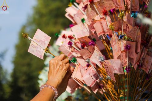 ภาพ No.69294:พิธีจุดประทีปถวายเป็นพุทธบูชา และบูชาธรรมมหาปูชนียาจารย์ ในโครงการธรรมยาตรากตัญญูบูชา มหาปูชนียาจารย์ พระมงคลเทพมุนี(สด จนฺทสโร) พระผู้ปราบมาร ปีที่ 11 ณ อนุสรณ์สถานมหาวิหารพระมงคลเทพมุนี อ.สองพี่น้อง จ.สุพรรณบุรี