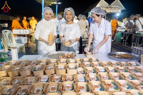 ภาพ No.295442:วันที่ 16 มกราคม พ.ศ. 2569 พิธีถวายภัตตาหารเป็นสังฆทาน แด่พระธรรมยาตรา ณ วัดโบสถ์บน ต.บางคูเวียง จ.นนทบุรี อนุสรณ์สถานลำดับที่ 4 สถานที่เกิดด้วยกายธรรม ในโครงการธรรมยาตรา กตัญญูบูชา มหาปูชนียาจารย์ พระมงคลเทพมุนี(สด จนฺทสโร) พระผู้ปราบมาร อนุสรณ์สถาน 7 แ