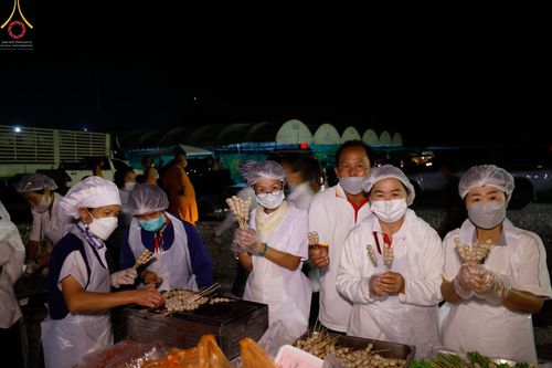 ภาพ No.73731:พิธีถวายภัตตาหารเป็นสังฆทาน แด่คณะพระธรรมยาตราฯ ในโครงการธรรมยาตรากตัญญูบูชา มหาปูชนียาจารย์ พระมงคลเทพมุนี(สด จนฺทสโร) พระผู้ปราบมาร อนุสรณ์สถาน 7 แห่ง ปีที่ 11 วันที่ 22 มกราคม พ.ศ. 2566