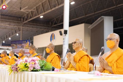 ภาพ No.105380:พิธีถวายภัตตาหารเป็นสังฆทาน แด่คณะพระธรรมยาตราฯ ในโครงการธรรมยาตรากตัญญูบูชา มหาปูชนียาจารย์ พระมงคลเทพมุนี(สด จนฺทสโร) พระผู้ปราบมาร อนุสรณ์สถาน 7 แห่ง ปีที่ 12 วันที่ 2 มกราคม พ.ศ. 2567 ณ สภาธรรมกายสากล วัดพระธรรมกาย