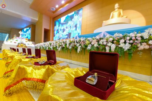 ภาพ No.311626:วันอาทิตย์ต้นเดือนที่ 1 มีนาคม พ.ศ.2569 สัมมนาพิเศษ พิธีมอบรูปหล่อโลหะหลวงปู่วัดปากน้ำ พระมงคลเทพมุนี พิธีมุทิตาสักการะในโอกาสพระครูปลัดรัตนวีรวัฒน์(รังสฤษดิ์ อิทธิจินฺตโก) เจ้าอาวาสวัดพระธรรมกาย  ดำรงตำแหน่งเป็น “ที่ปรึกษาเจ้าคณะจังหวัดปทุมธานี”  ณ ห้อง