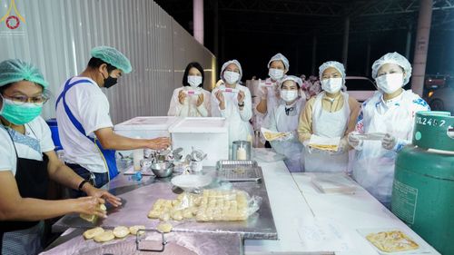 ภาพ No.75094:พิธีถวายภัตตาหารเป็นสังฆทาน แด่คณะพระธรรมยาตราฯ ในโครงการธรรมยาตรากตัญญูบูชา มหาปูชนียาจารย์ พระมงคลเทพมุนี(สด จนฺทสโร) พระผู้ปราบมาร อนุสรณ์สถาน 7 แห่ง ปีที่ 11 วันที่ 31 มกราคม พ.ศ. 2566