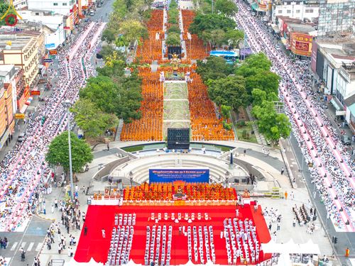 ภาพ No.126282:พิธีทำบุญเมืองนครราชสีมา ฉลอง 556 ปี ตักบาตรพระ 10,000 รูป ในวันเสาร์ที่ 2 มีนาคม พ.ศ.2567 ณ อนุสาวรีย์ท้าวสุรนารี จ.นครราชสีมา จัดโดย คณะสงฆ์จังหวัดนครราชสีมา ร่วมกับสำนักงานจังหวัดนครราชสีมา