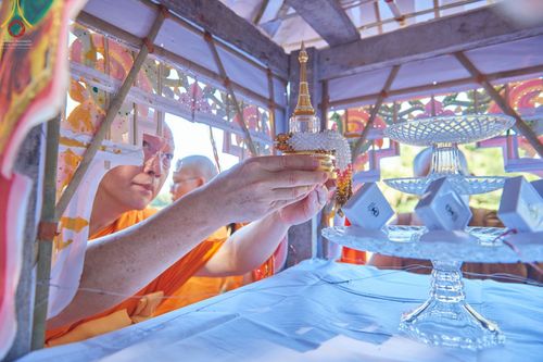 ภาพ No.65700:พิธีถวายพระบรมสารีริกธาตุ เพื่อประดิษฐาน ณ พระพุทธรูปปางไสยยาสน์ ที่ยาวที่สุดในบังกลาเทศ  วันที่ 22 พฤศจิกายน พ.ศ. 2565