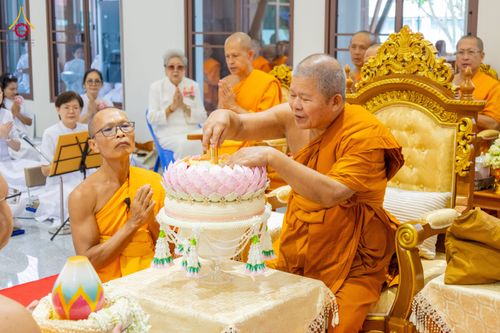 ภาพ No.336251:วันจันทร์ที่ 22 มิถุนายน พ.ศ.2569 พิธีอัญเชิญพระธรรมกาย และบรรจุพระบรมสารีริกธาตุ  ภายในเกศดอกบัวตูม องค์พระประธาน ณ อาคารสมปรารถนา วัดกลางธนรินทร์ ต.บ้านแป้ง อ.พรหมบุรี จ.สิงห์บุรี