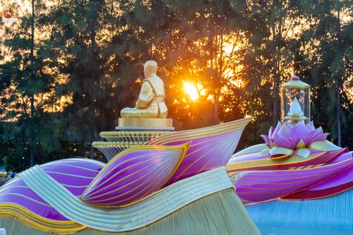 ภาพ No.292045:วันที่ 10 มกราคม พ.ศ. 2569 พิธีจุดประทีปถวายเป็นพุทธบูชา และบูชาธรรมมหาปูชนียาจารย์  ณ อนุสรณ์สถานคลองบางนางแท่น อ.สามพราน จ.นครปฐม ในโครงการธรรมยาตรา กตัญญูบูชา มหาปูชนียาจารย์ พระมงคลเทพมุนี(สด จนฺทสโร) พระผู้ปราบมาร อนุสรณ์สถาน 7 แห่ง ปีที่ 14