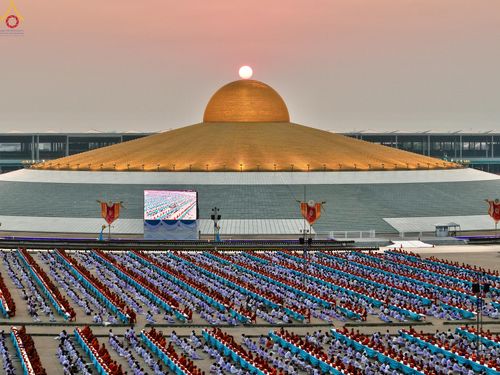 ภาพ No.324107:วันที่ 22 เมษายน พ.ศ.2569 (วันคุ้มครองโลก) พิธีถวายมหาสังฆทาน 40,000 กว่าวัดทั่วประเทศ ณ ลานธรรม พระมหาธรรมกายเจดีย์ วัดพระธรรมกาย