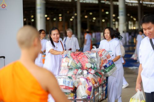 ภาพ No.345484:วันพฤหัสบดีที่ 27 สิงหาคม พ.ศ.2569 พิธีตักบาตรในวันธรรมชัย ณ สภาธรรมกายสากล วัดพระธรรมกาย ปทุมธานี