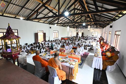 ภาพ No.278818:วันที่ 1 พฤศจิกายน  2568  กฐินสมทบวัดต่างประเทศ โดยคณะศิษยานุศิษย์ บูชาธรรม 81 ปี หลวงพ่อธัมมชโย ณ วัดธรรมรักษิตาราม ประเทศศรีลังกา