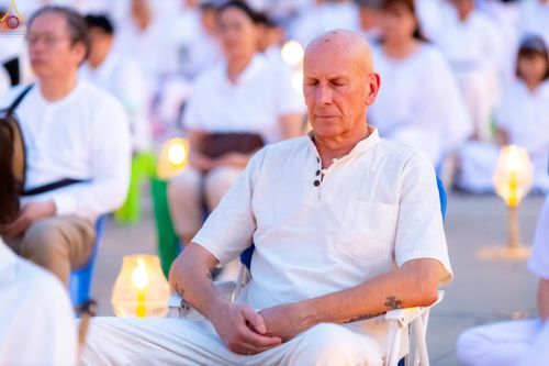 ภาพ No.307959:วันที่ 31 มกราคม พ.ศ. 2569 พิธีจุดประทีปธรรมถวายเป็นพุทธบูชา  และบูชาธรรมมหาปูชนียาจารย์ (ภาพชุดที่ 3) ณ วัดพระธรรมกาย ปทุมธานี ในโครงการธรรมยาตรา กตัญญูบูชา มหาปูชนียาจารย์ พระมงคลเทพมุนี(สด จนฺทสโร) พระผู้ปราบมาร อนุสรณ์สถาน 7 แห่ง ปีที่ 14