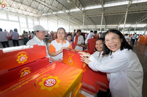 ภาพ No.320485:วันที่ 10 เมษายน พ.ศ.2569 การเตรียมกล่องไทยธรรม เพื่องานถวายมหาสังฆทาน 40,000 กว่าวัดทั่วประเทศ วันคุ้มครองโลก 22 เมษายน พ.ศ.2569 วัดพระธรรมกาย