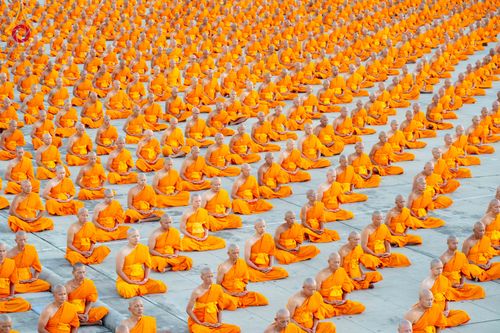 ภาพ No.285194:วันจันทร์ที่ 15 ธันวาคม พ.ศ.2568  บันทึกภาพหมู่ประวัติศาสตร์ โครงการบรรพชาอุปสมบทหมู่  รุ่นบูชาธรรมมหาปูชนียาจารย์ ประจำปี 2568 ณ ลานธรรมมหาธรรมกายเจดีย์ วัดพระธรรมกาย