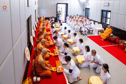 ภาพ No.332340:วันเสาร์ที่ 6 มิถุนายน พ.ศ.2569 พิธีต้อนรับสัญญาบัตร พัดยศ พระราชภาวนาวชิรวิเทศ วิ. ณ อุโบสถพระไตรปิฏก วัดพระธรรมกาย