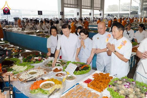 ภาพ No.306975:วันที่ 31 มกราคม พ.ศ. 2569 พิธีถวายภัตตาหารเป็นสังฆทาน แด่พระธรรมยาตรา ณ วัดพระธรรมกาย  จังหวัดปทุมธานี ในโครงการธรรมยาตรา กตัญญูบูชา มหาปูชนียาจารย์ พระมงคลเทพมุนี(สด จนฺทสโร) พระผู้ปราบมาร อนุสรณ์สถาน 7 แห่ง ปีที่ 14