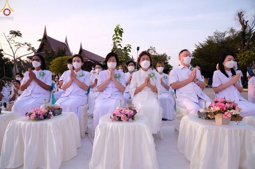 ภาพ No.72005:พิธีตักบาตรพระธรรมยาตราฯ ในโครงการธรรมยาตรากตัญญูบูชา มหาปูชนียาจารย์ พระมงคลเทพมุนี(สด จนฺทสโร) พระผู้ปราบมาร ปีที่ 11 ณ อนุสรณ์สถานลำดับที่ 3 สถานที่เกิดใหม่ในเพศสมณะ วัดสองพี่น้อง อ.สองพี่น้อง จ.สุพรรณบุรี วันที่ 18 มกราคม พ.ศ. 2566