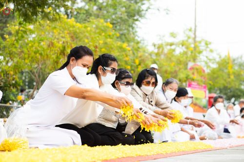 ภาพ No.68990:พิธีต้อนรับพระธรรมยาตรา ในโครงการธรรมยาตรากตัญญูบูชา มหาปูชนียาจารย์ พระมงคลเทพมุนี(สด จนฺทสโร) พระผู้ปราบมาร อนุสรณ์สถาน 7 แห่ง ปีที่ 11 วันที่ 3 มกราคม พ.ศ. 2566 ณ อนุสรณ์สถานมหาวิหารพระมงคลเทพมุนี จ.สุพรรณบุรี