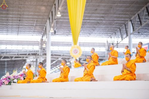 ภาพ No.65169:พิธีบูชาข้าวพระ และสาธุชนปฏิบัติธรรมร่วมกัน ในวันอาทิตย์ต้นเดือนที่ 4 ธันวาคม พ.ศ. 2565 ณ วัดพระธรรมกาย จ.ปทุมธานี