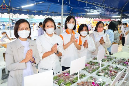 ภาพ No.74005:พิธีถวายภัตตาหารเป็นสังฆทาน แด่คณะพระธรรมยาตราฯ ในโครงการธรรมยาตรากตัญญูบูชา มหาปูชนียาจารย์ พระมงคลเทพมุนี(สด จนฺทสโร) พระผู้ปราบมาร อนุสรณ์สถาน 7 แห่ง ปีที่ 11 วันที่ 24 มกราคม พ.ศ. 2566