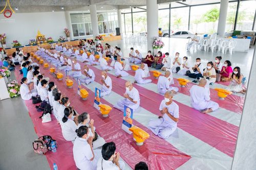 ภาพ No.65686:พิธีปลงผมและพิธีขอขมา มอบบาตรกับผ้าไตร ในโครงการอุปสมบทบูชาธรรม มหาปูชนียาจารย์ประจำปี 2565 ณ ศูนย์ปฎิบัติธรรมสมุทรปราการ(บางบ่อ)  วันอาทิตย์ที่ 20 พฤศจิกายน พ.ศ. 2565