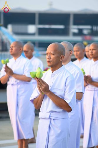 ภาพ No.320816:วันเสาร์ที่ 11 เมษายน พ.ศ.2569 พิธีเวียนประทักษิณ พิธีวันทาเจดีย์ โครงการอุปสมบทหมู่ บูชาธรรมหลวงพ่อธัมมชโย พ.ศ.2569 โครงการอุปสมบทหมู่ธรรมทายาท ระดับอุดมศึกษา รุ่น 53 (ภาคฤดูร้อน) ณ วัดพระธรรมกาย ปทุมธานี