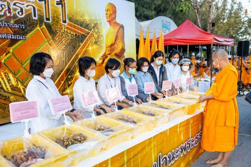 ภาพ No.71319:พิธีถวายภัตตาหารเป็นสังฆทาน แด่คณะพระธรรมยาตราฯ ในโครงการธรรมยาตรากตัญญูบูชา มหาปูชนียาจารย์ พระมงคลเทพมุนี(สด จนฺทสโร) พระผู้ปราบมาร อนุสรณ์สถาน 7 แห่ง ปีที่ 11 วันที่ 15 มกราคม พ.ศ. 2566