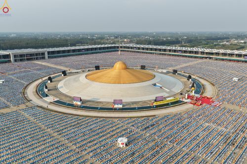 ภาพ No.323958:วันที่ 22 เมษายน พ.ศ.2569 (วันคุ้มครองโลก) พิธีถวายมหาสังฆทาน 40,000 กว่าวัดทั่วประเทศ ณ ลานธรรม พระมหาธรรมกายเจดีย์ วัดพระธรรมกาย