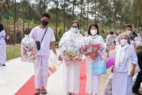 ภาพ No.68566:พิธีเจริญพระพุทธมนต์และตักบาตรพระ ๑,๐๐๐ รูป บำเพ็ญกุศลเพื่อถวายพระพรชัยแด่ สมเด็จพระเจ้าลูกเธอเจ้าฟ้าพัชรกิติยาภา นเรนทิราเทพยวดี กรมหลวงราชสาริณีสิริพัชร มหาวัชรราชธิดา และ ฉลองเมืองลำปาง ๑,๓๔๒ ปี วันศุกร์ที่ ๓๐ ธันวาคม พ.ศ.๒๕๖๕ ณ ศูนย์ปฏิบัติธรรมลำปาง 