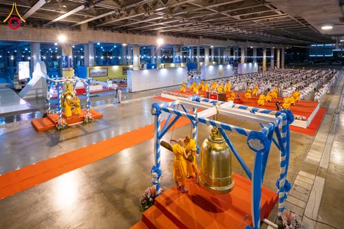 ภาพ No.286752:วันอาสาฬหบูชา วันพฤหัสบดีที่ 10 กรกฏาคม พ.ศ.2568  พิธีเวียนประทักษิณรอบพระมหาธรรมกายเจดีย์ , พิธีฉลองชัยสวดมนต์บทธัมมจักกัปปวัตตนสูตร ครบ 7,520,000,000 จบ ณ มหารัตนวิหารคด วัดพระธรรมกาย