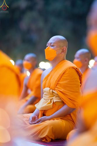 ภาพ No.69338:พิธีจุดประทีปถวายเป็นพุทธบูชา และบูชาธรรมมหาปูชนียาจารย์ ในโครงการธรรมยาตรากตัญญูบูชา มหาปูชนียาจารย์ พระมงคลเทพมุนี(สด จนฺทสโร) พระผู้ปราบมาร ปีที่ 11 ณ อนุสรณ์สถานมหาวิหารพระมงคลเทพมุนี อ.สองพี่น้อง จ.สุพรรณบุรี