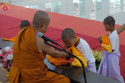 ภาพ No.319672:วันเสาร์ที่ 4 เมษายน พ.ศ.2569 พิธีขอขมา มอบผ้าไตร บรรพชาสามเณร ศูนย์อบรมเยาวชนนครปฐม