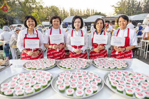 ภาพ No.106098:พิธีถวายภัตตาหารเป็นสังฆทาน แด่คณะพระธรรมยาตราฯ ในโครงการธรรมยาตรากตัญญูบูชา มหาปูชนียาจารย์ พระมงคลเทพมุนี(สด จนฺทสโร) พระผู้ปราบมาร อนุสรณ์สถาน 7 แห่ง ปีที่ 12 วันที่ 3 มกราคม พ.ศ. 2567 ณ อนุสรณ์สถานโลตัสแลนด์ จ.สุพรรณบุรี