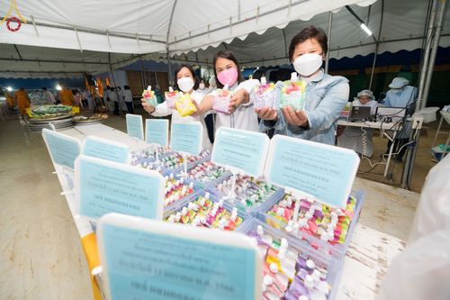 ภาพ No.71001:พิธีถวายภัตตาหารเป็นสังฆทาน แด่คณะพระธรรมยาตราฯ ในโครงการธรรมยาตราฯ ปีที่ 11 ณ อนุสรณ์สถานคลองบางนางแท่น อ.สามพราน จ.นครปฐม วันที่ 13 มกราคม พ.ศ. 2566