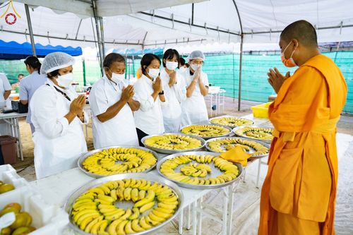 ภาพ No.71169:พิธีถวายภัตตาหารเป็นสังฆทาน แด่คณะพระธรรมยาตราฯ ในโครงการธรรมยาตราฯ ปีที่ 11 ณ อนุสรณ์สถานคลองบางนางแท่น อ.สามพราน จ.นครปฐม วันที่ 14 มกราคม พ.ศ. 2566