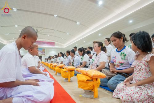 ภาพ No.318672:วันที่ 29 มีนาคม พ.ศ. 2569 พิธีเวียนประทักษิณ มอบผ้าไตร บรรพชาสามเณร  ณ ศูนย์อบรมเยาวชนกาญบุรี