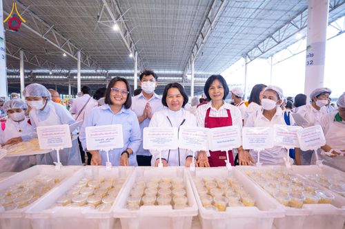 ภาพ No.121187:พิธีถวายภัตตาหารเป็นสังฆทาน แด่คณะพระธรรมยาตราฯ ในโครงการธรรมยาตรากตัญญูบูชา มหาปูชนียาจารย์ พระมงคลเทพมุนี(สด จนฺทสโร) พระผู้ปราบมาร อนุสรณ์สถาน 7 แห่ง ปีที่ 12 วันที่ 30 มกราคม พ.ศ. 2567 ณ สภาธรรมกายสากล วัดพระธรรมกาย