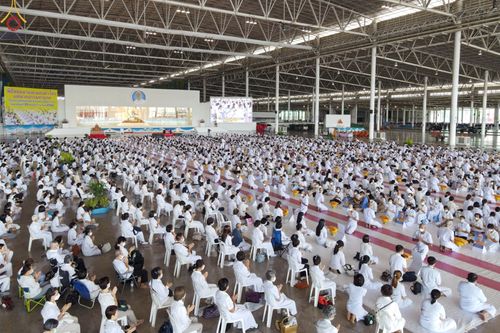 ภาพ No.63906:พิธีขอขมาและมอบผ้าไตรแด่นาคธรรมทายาท โครงการอุปสมบทบูชาธรรมมหาปูชนียาจารย์ วันอาทิตย์ที่ 20 พฤศจิกายน พ.ศ. 2565