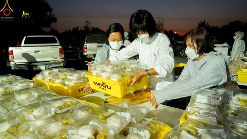 ภาพ No.72567:พิธีถวายภัตตาหารเป็นสังฆทาน แด่คณะพระธรรมยาตราฯ ในโครงการธรรมยาตรากตัญญูบูชา มหาปูชนียาจารย์ พระมงคลเทพมุนี(สด จนฺทสโร) พระผู้ปราบมาร อนุสรณ์สถาน 7 แห่ง ปีที่ 11 วันที่ 19 มกราคม พ.ศ. 2566