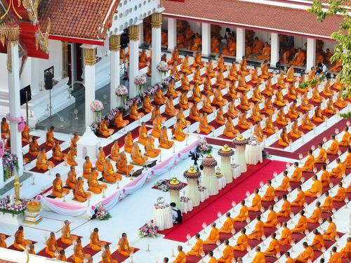 ภาพ No.71891:พิธีจุดประทีปถวายเป็นพุทธบูชา และบูชาธรรมมหาปูชนียาจารย์ ในโครงการธรรมยาตรากตัญญูบูชา มหาปูชนียาจารย์ พระมงคลเทพมุนี(สด จนฺทสโร) พระผู้ปราบมาร ปีที่ 11 ณ อนุสรณ์สถานลำดับที่ 3 สถานที่เกิดใหม่ในเพศสมณะ วัดสองพี่น้อง อ.สองพี่น้อง จ.สุพรรณบุรี วันที่ 17 มกร