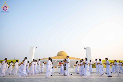 ภาพ No.319394:วันเสาร์ที่ 4 เมษายน พ.ศ.2569 พิธีขอขมา มอบผ้าไตร และถวายบาตรแด่นาคธรรมทายาท ในโครงการบรรพชาสามเณรฟื้นฟูพระพุทธศาสนาทั่วไทย โครงการหน่อแก้วเปรียญธรรม รุ่นที่ 14 โครงการสามเณรยุวธรรมทายาท รุ่นที่ 34 โครงการสามเณรมัชฌิมธรรมทายาท รุ่นที่ 30 ณ สภาธรรมกายสากล